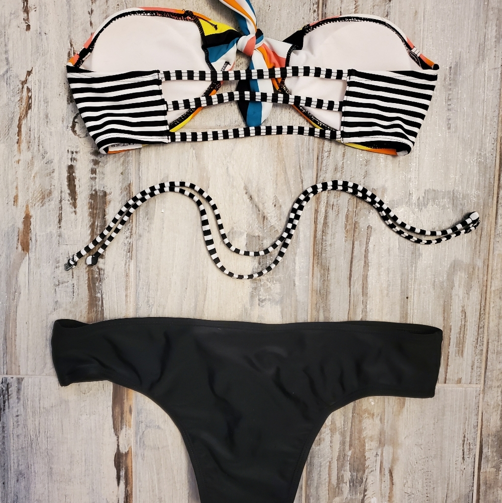 Adorable Roxy Bikini! Never worn! - Picture 2 of 2